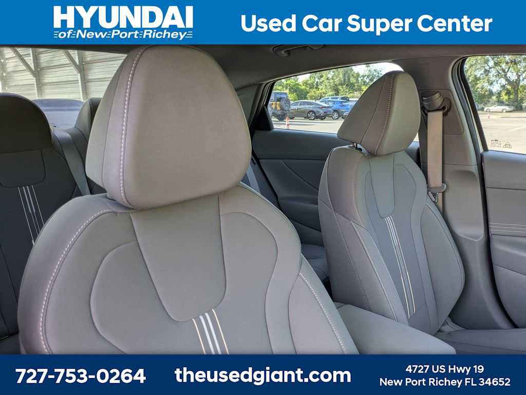 Used 2025 Hyundai Elantra Sport image 6