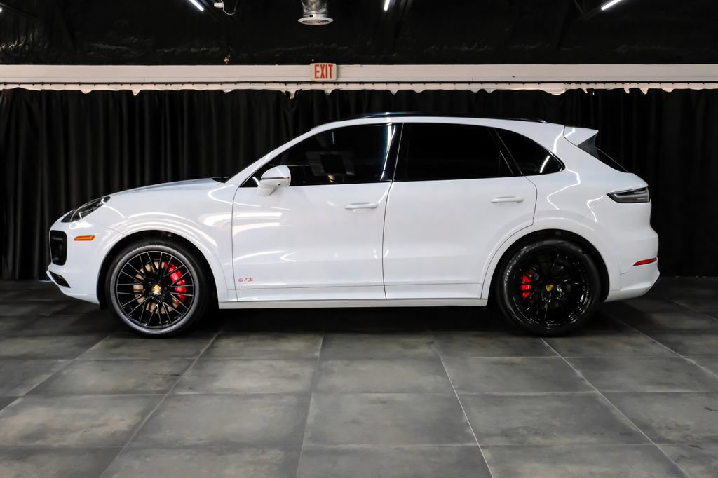 Used 2021 Porsche Cayenne GTS w/ Sport Chrono Package (8LH) AWD/4WD image 17