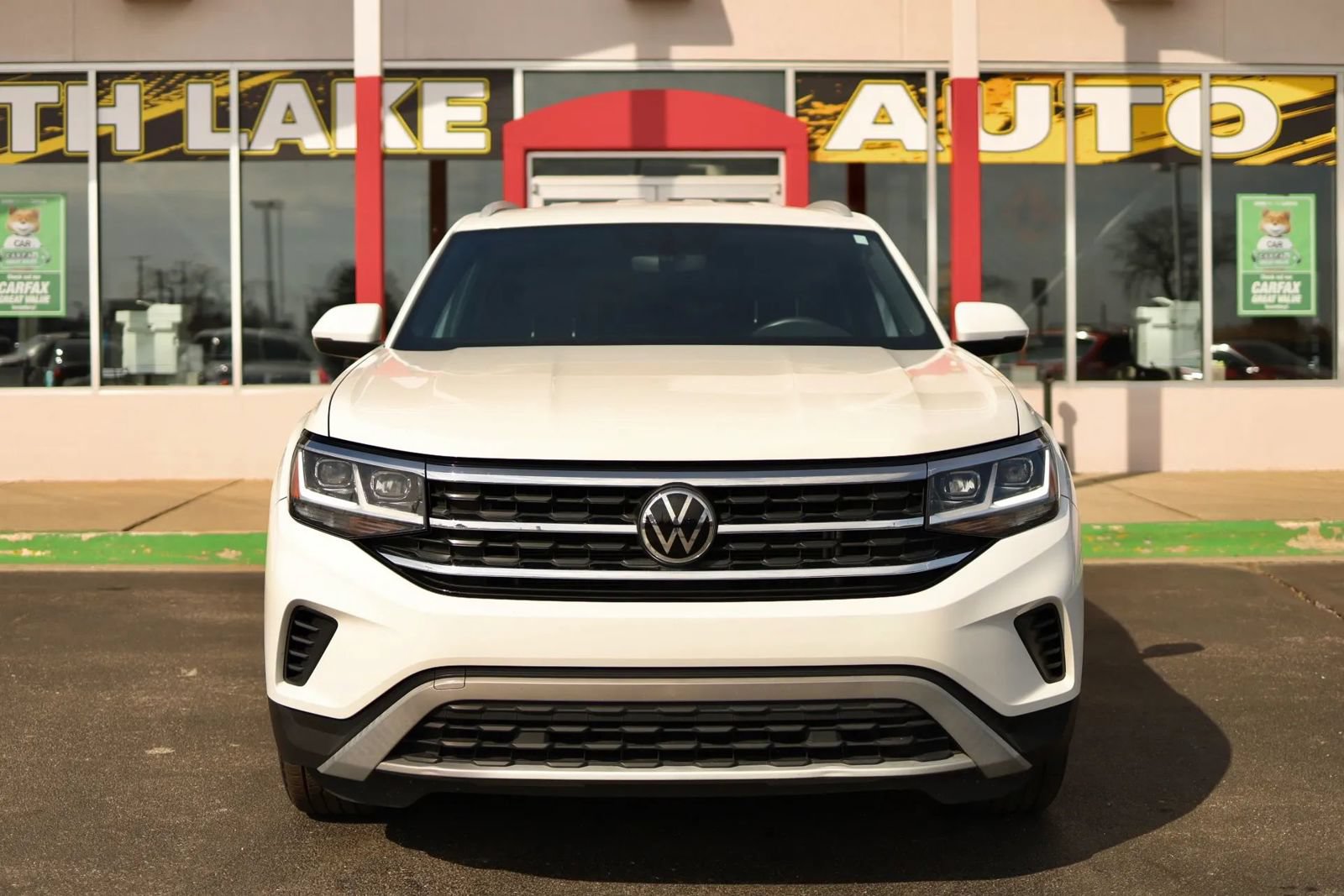 Used 2022 Volkswagen Atlas Cross Sport SE FWD image 2