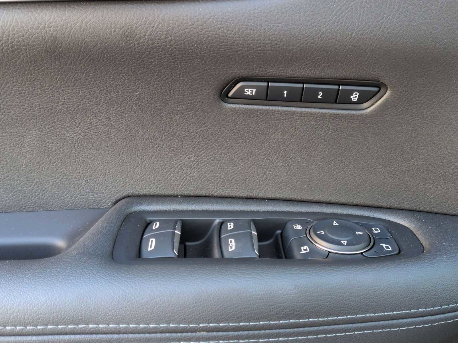 Used 2025 Cadillac XT6 Luxury image 11