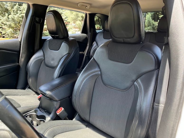 Used 2018 Jeep Cherokee Latitude Plus w/ Cold Weather Group AWD/4WD image 9