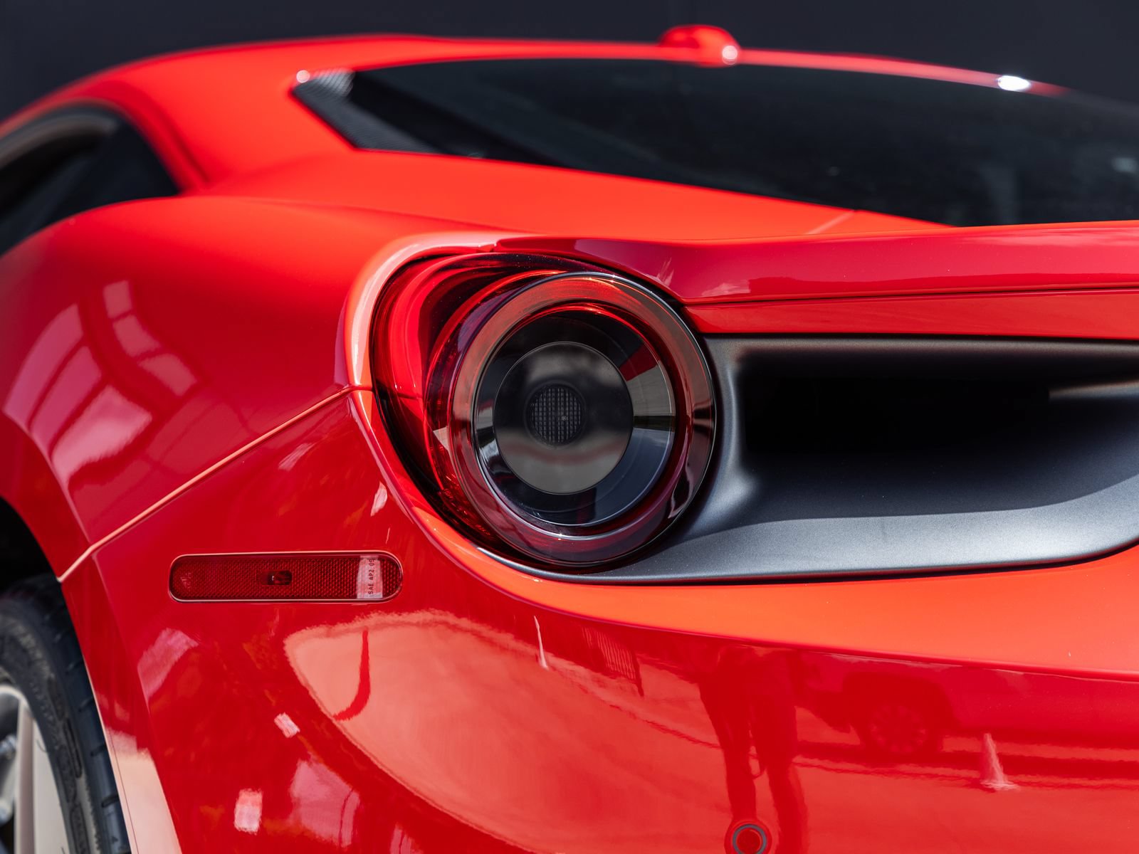 Used 2017 Ferrari 488 GTB RWD image 16