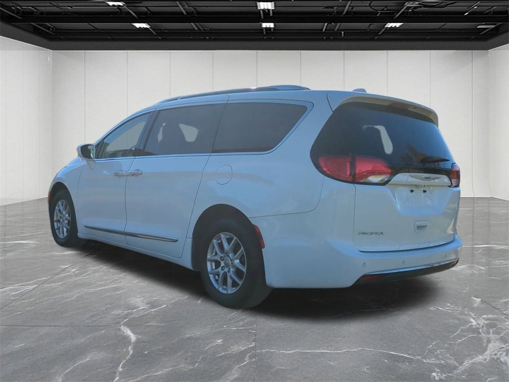 Used 2020 Chrysler Pacifica Touring-L image 4