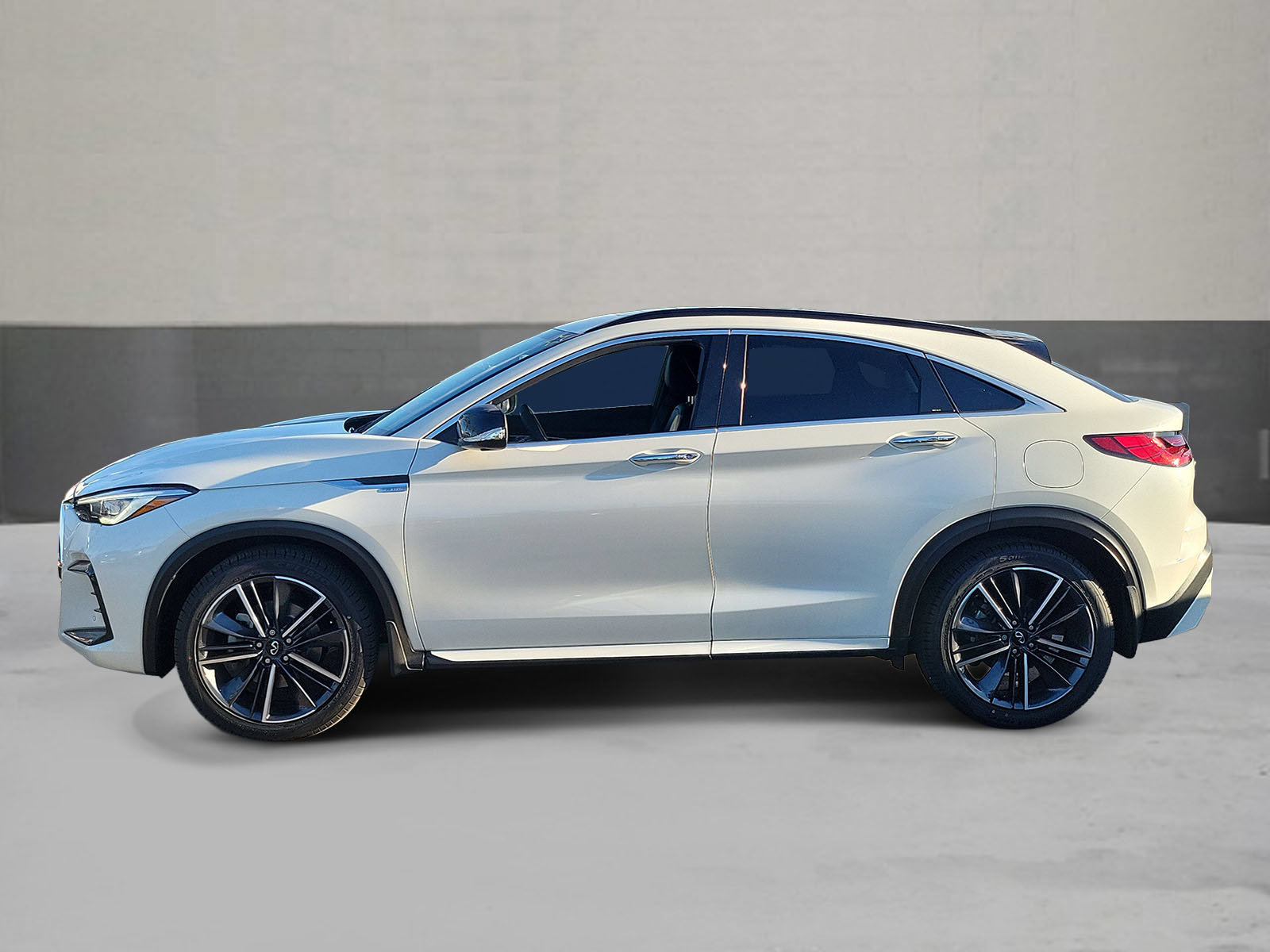 Used 2023 INFINITI QX55 Essential AWD/4WD image 3
