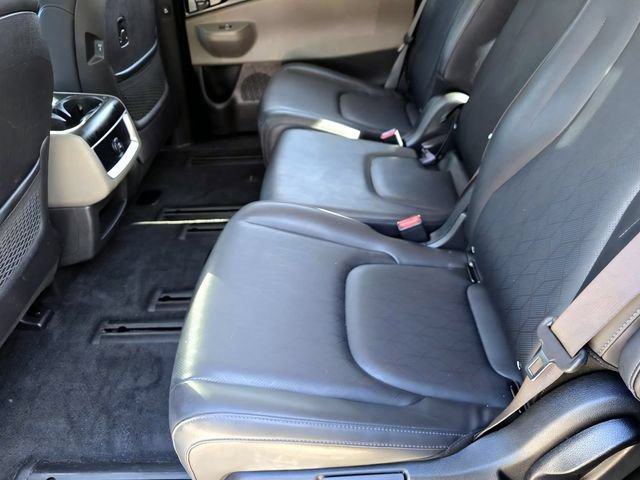 Used 2025 Kia Carnival FWD image 14