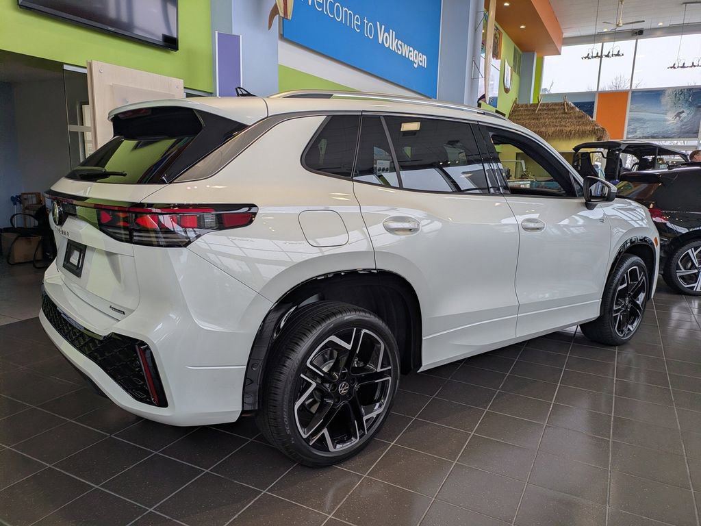 New 2026 Volkswagen Tiguan SEL R-Line image 4