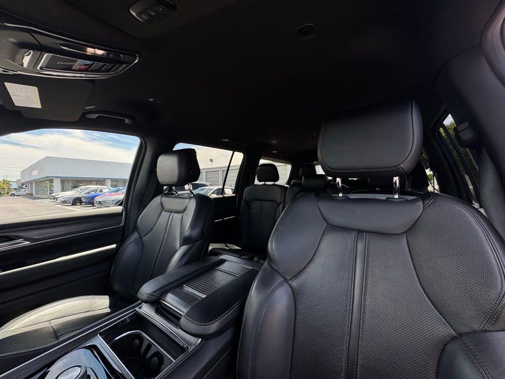 Used 2024 Jeep Wagoneer Series II w/ Flexible Seating Group RWD image 20