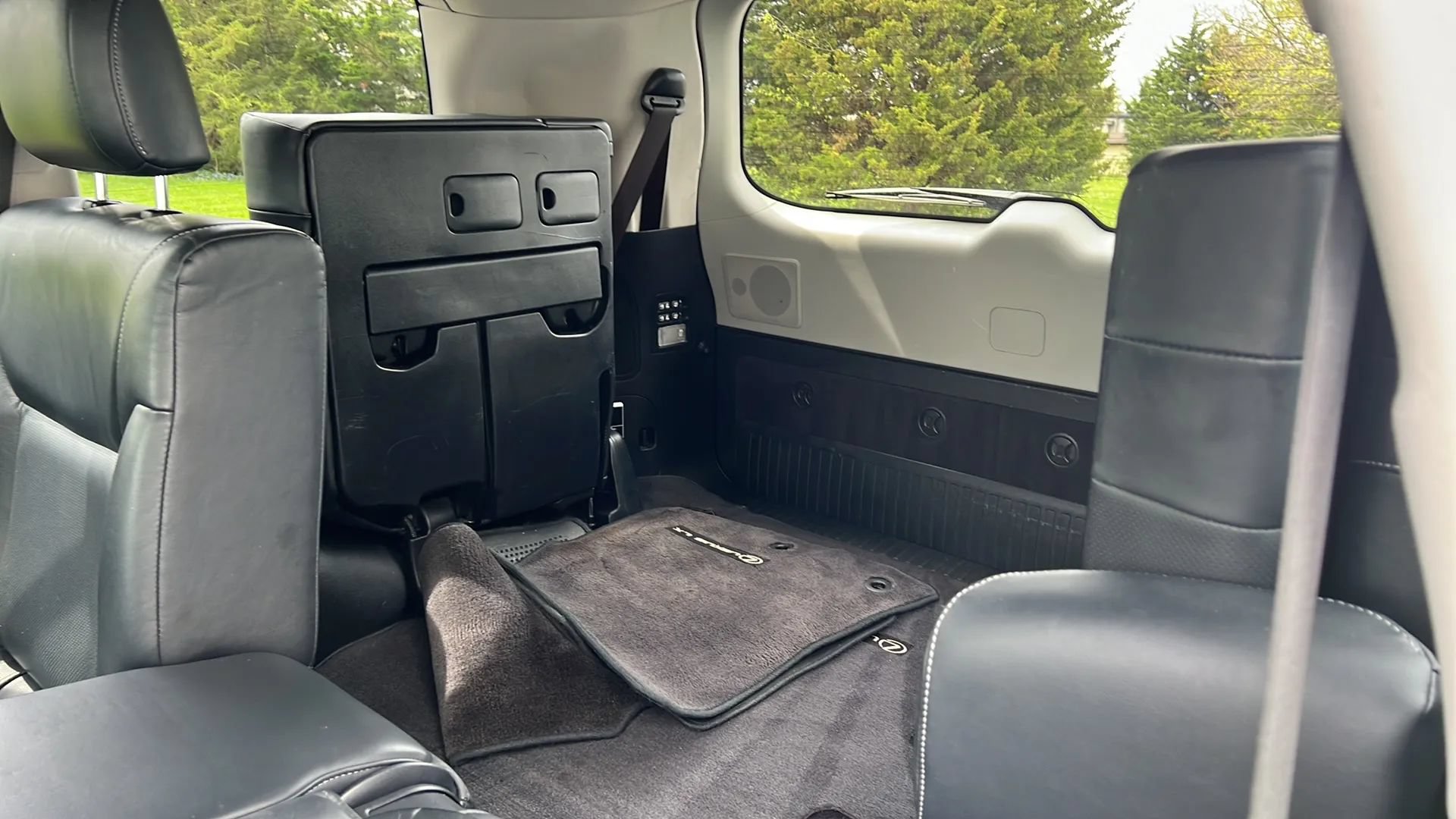 Used 2013 Lexus LX 570 4WD w/ Luxury Pkg image 14