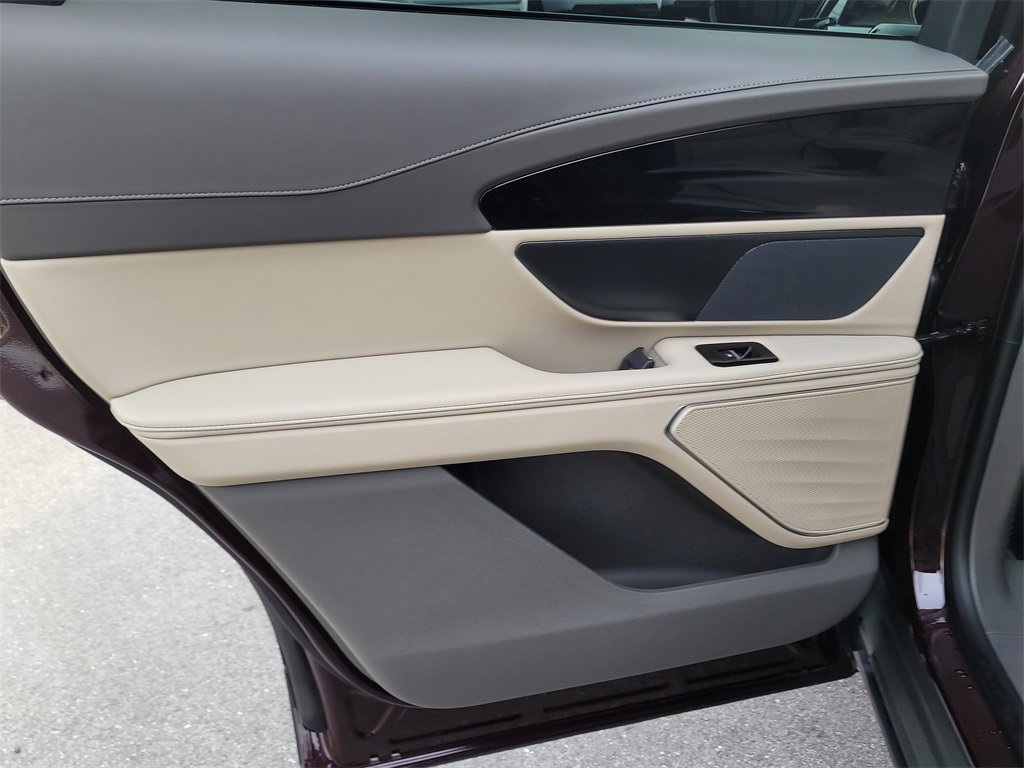 Certified 2025 Lincoln Nautilus Premier image 9