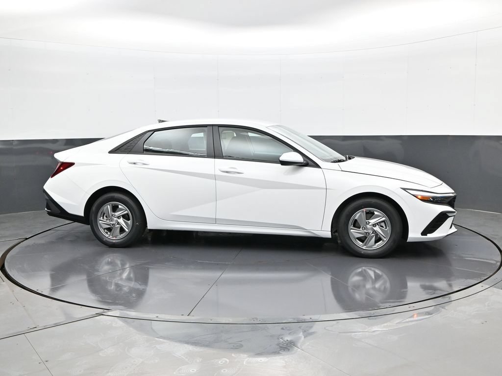 New 2026 Hyundai Elantra SE FWD image 4