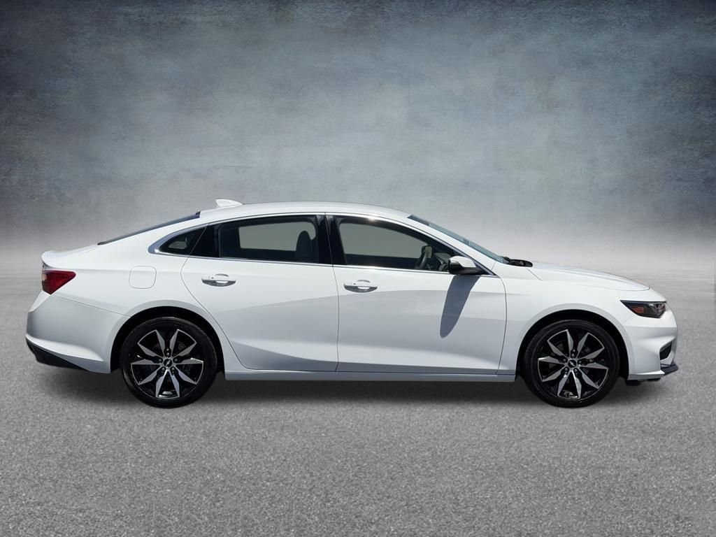 Used 2017 Chevrolet Malibu LT FWD image 2