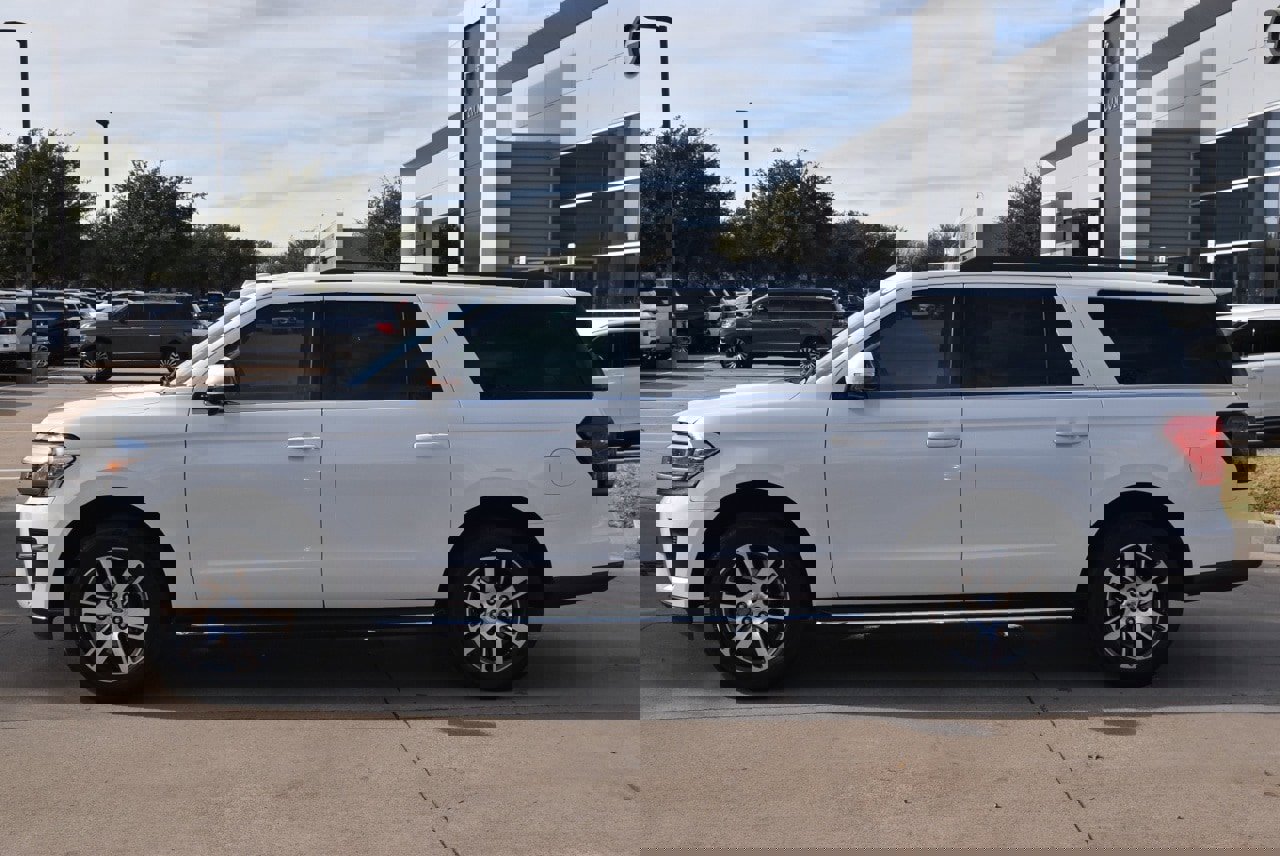 Used 2022 Ford Expedition Max XLT image 12