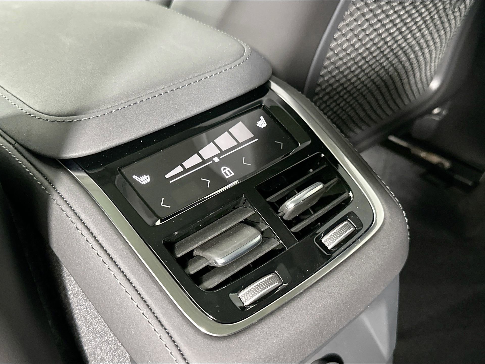 New 2026 Volvo XC90 T8 Ultra w/ Lounge Package image 26