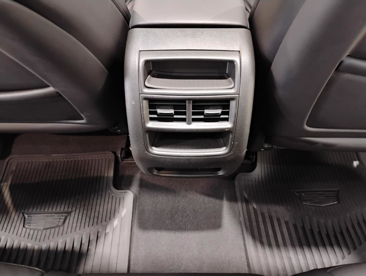 Used 2018 Cadillac XT5 Luxury w/ Driver Awareness Package image 16