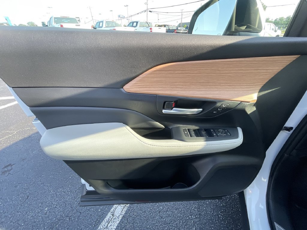 Used 2024 Toyota Grand Highlander AWD image 21