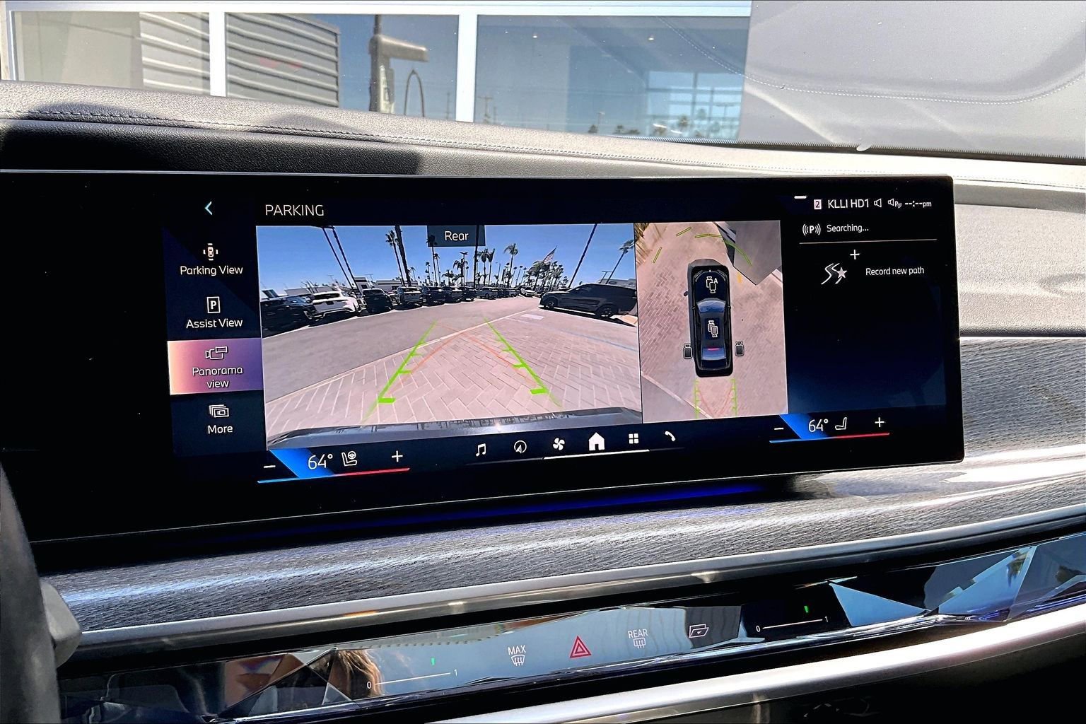 Used 2023 BMW 740i w/ Parking Assistance Package image 21