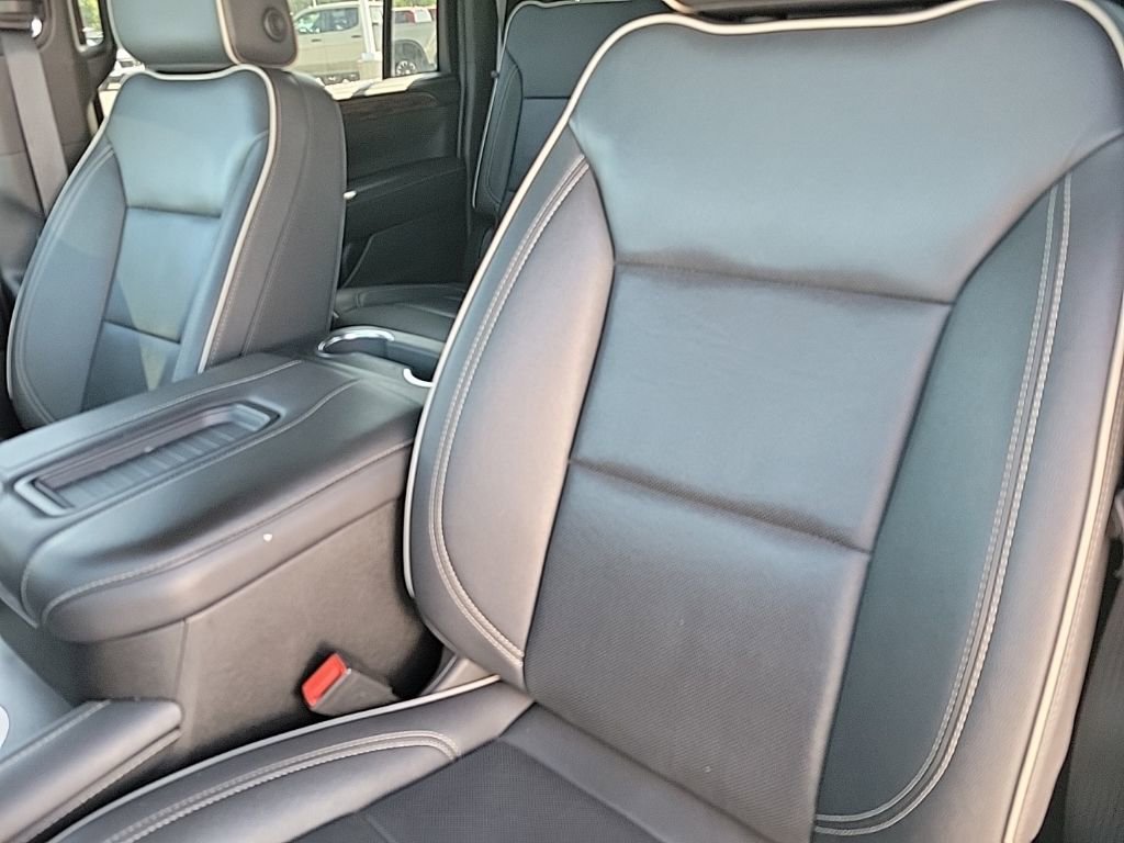 Used 2024 Chevrolet Suburban Premier AWD/4WD image 12