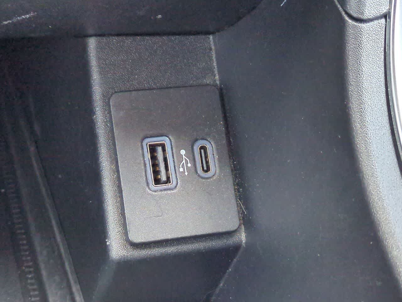 Used 2022 Ford Edge Titanium w/ Equipment Group 301A AWD/4WD image 30