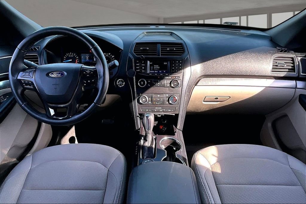 Used 2019 Ford Explorer XLT image 16