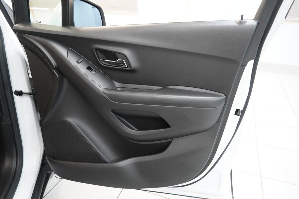 Used 2022 Chevrolet Trax LT w/ Sport Edition image 27