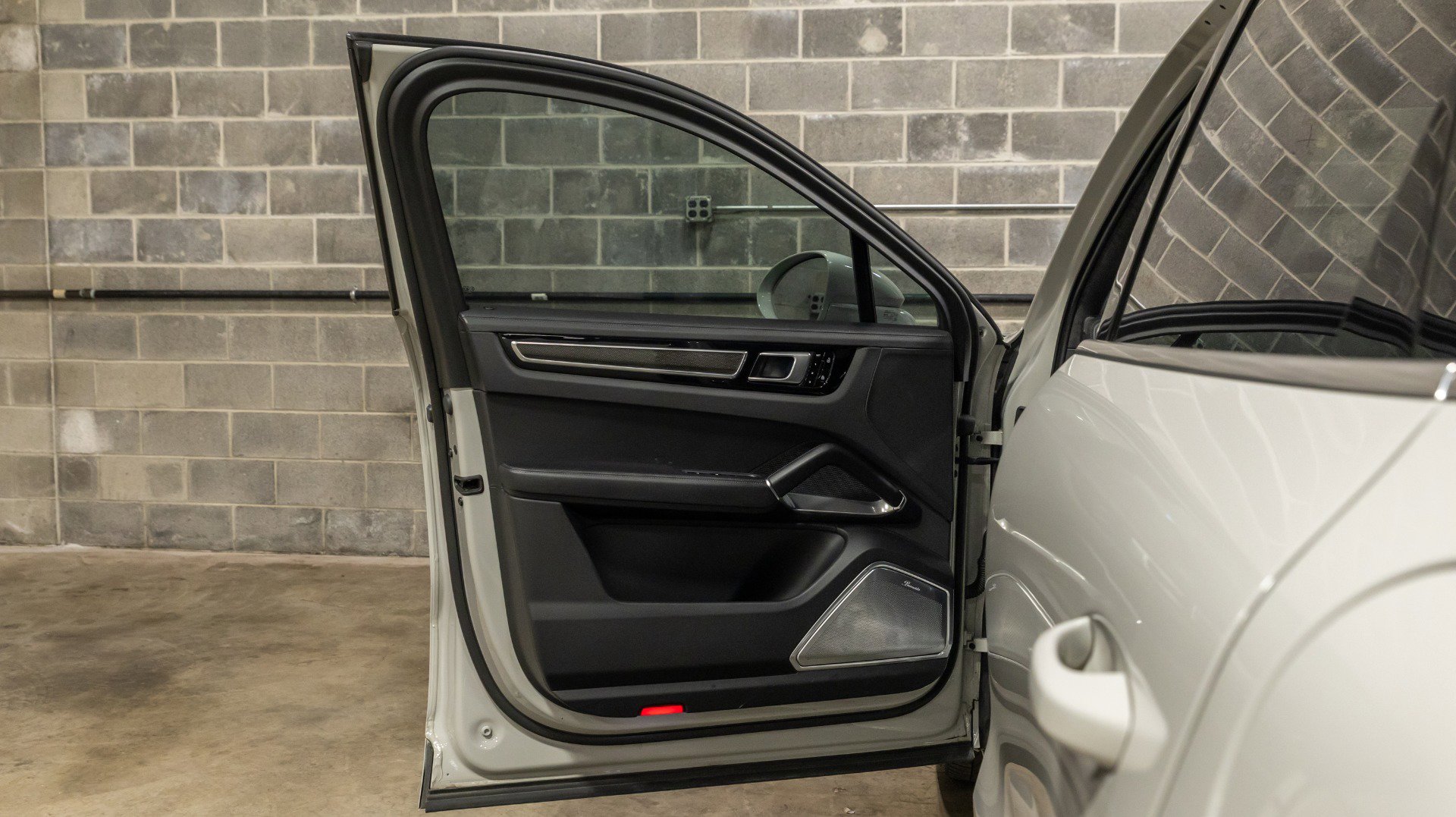 Used 2021 Porsche Cayenne Turbo S image 37