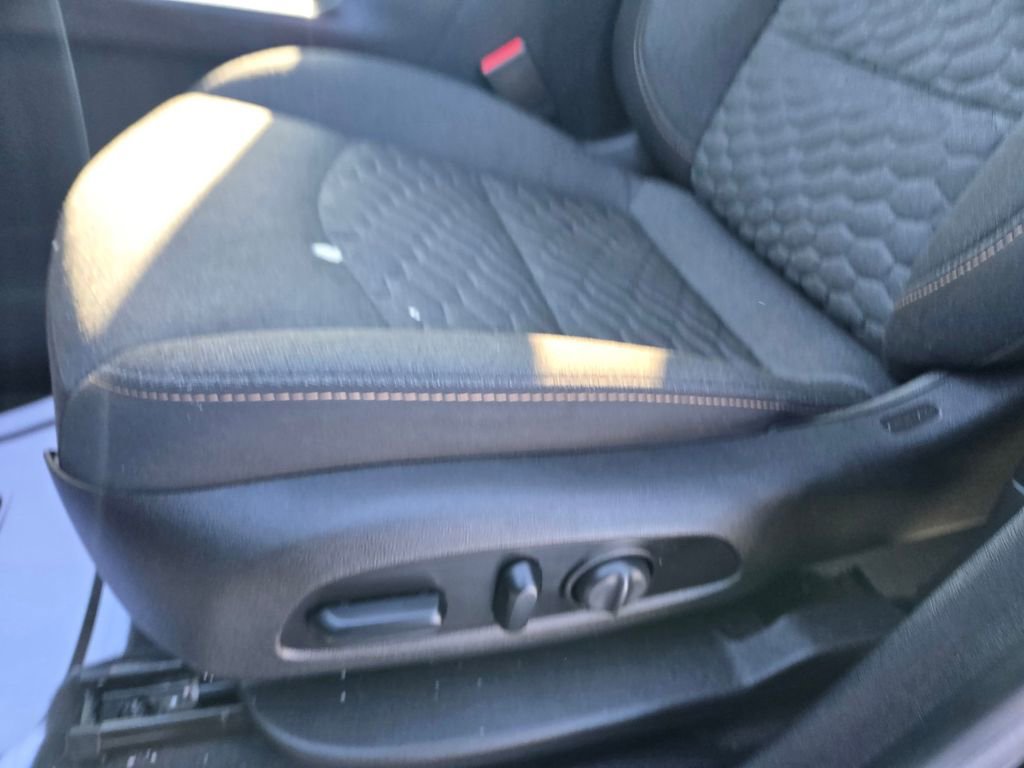 Used 2018 Chevrolet Equinox LT image 25