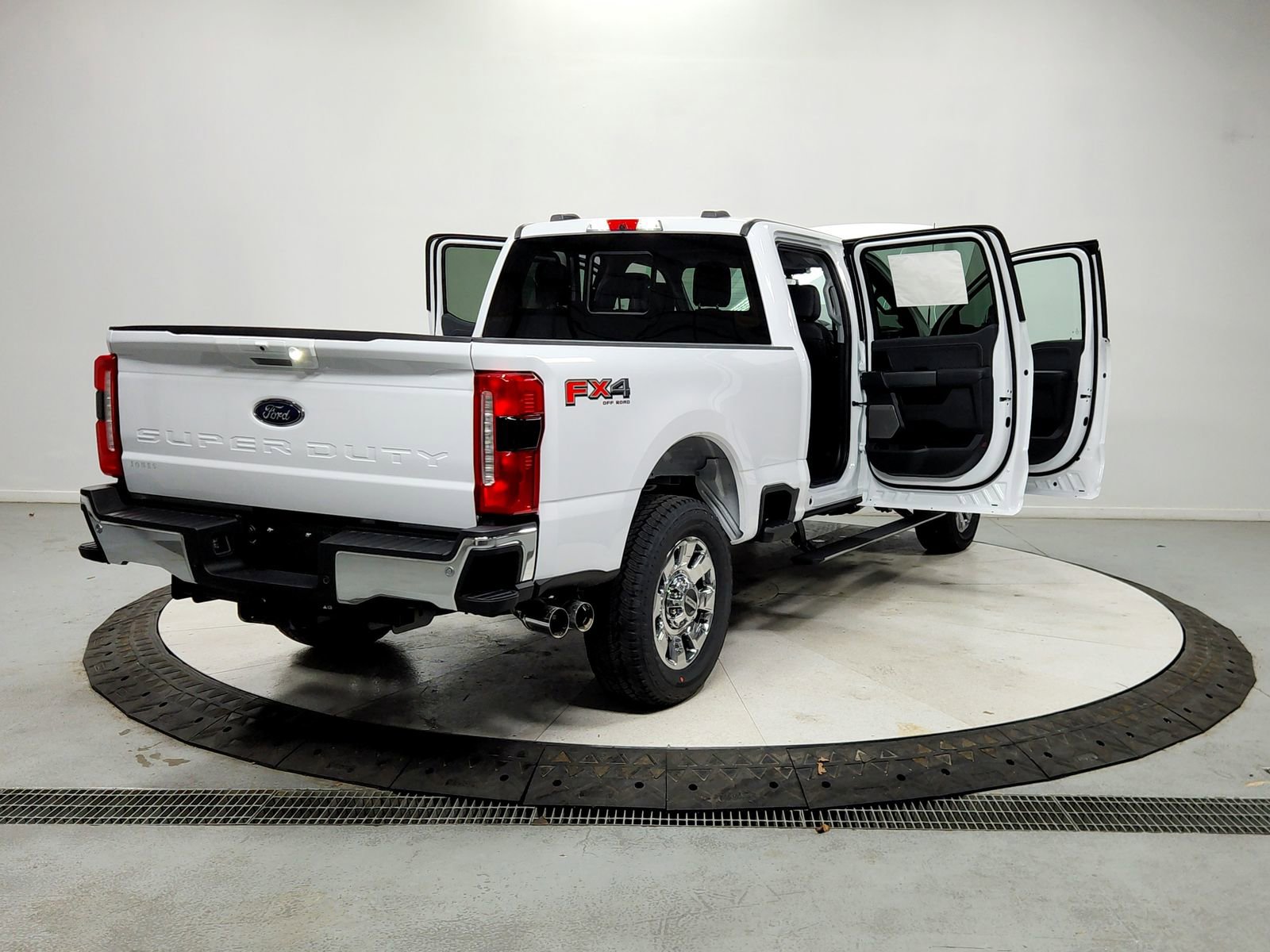 New 2026 Ford F250 Lariat w/ Chrome Package image 15