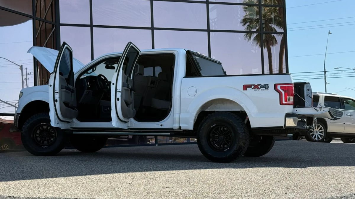 Used 2016 Ford F150 XLT w/ Equipment Group 302A Luxury AWD/4WD image 29