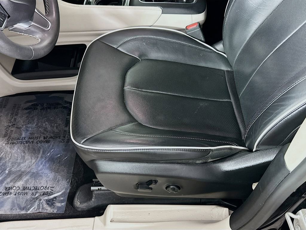 Certified 2024 Chrysler Pacifica Limited image 30