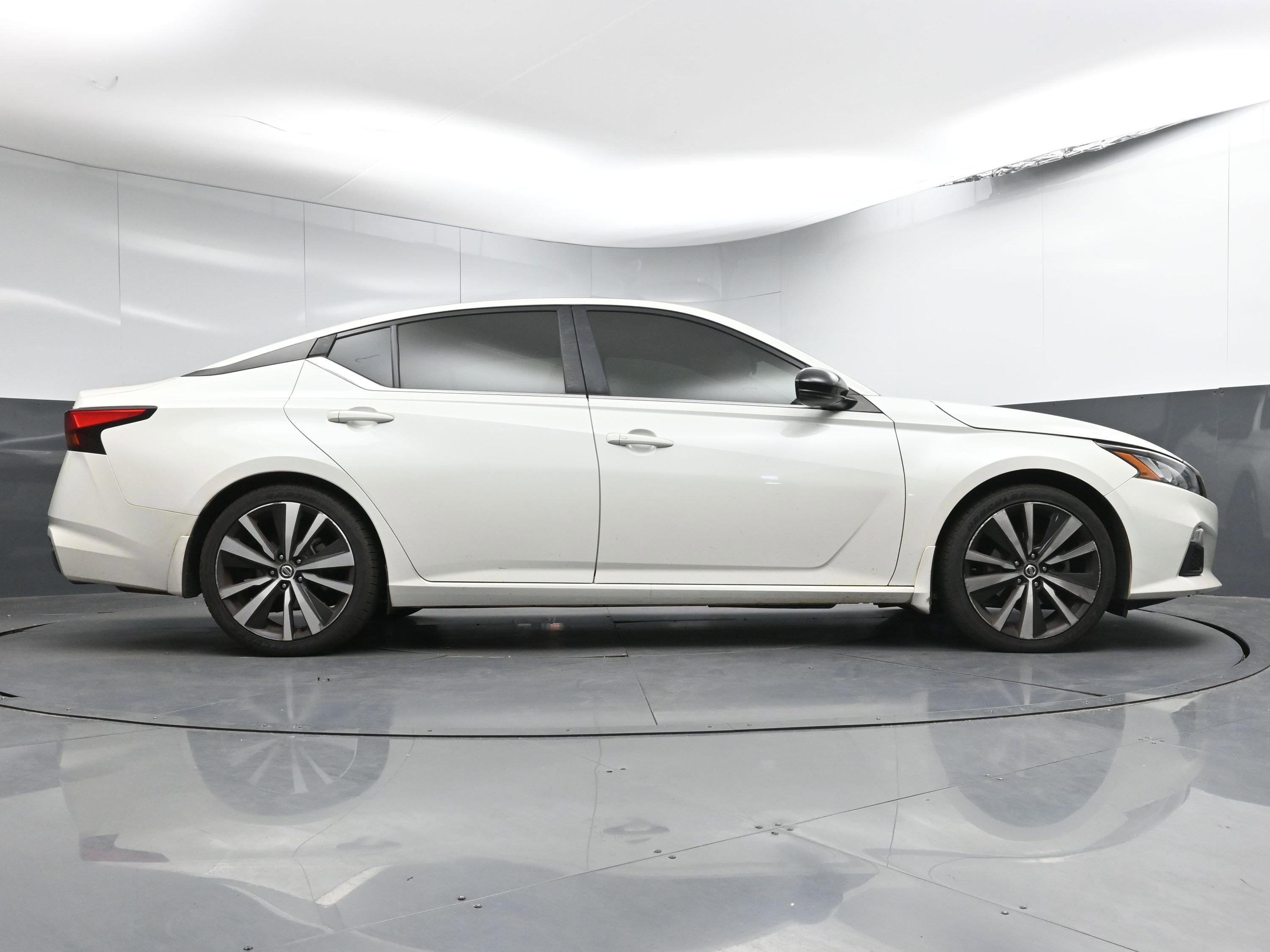 Used 2019 Nissan Altima 2.5 SR w/ SR Premium Package image 25