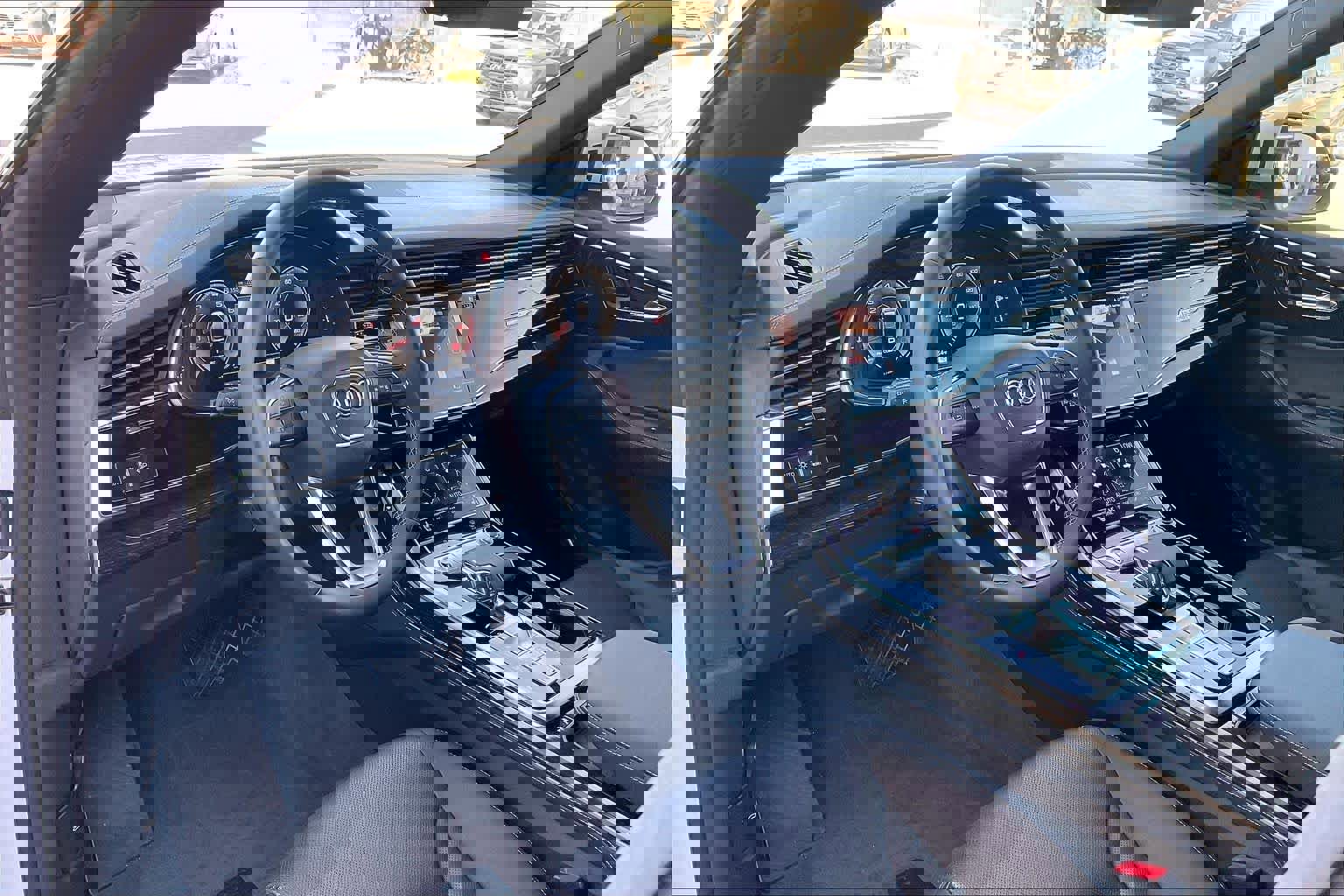 Used 2025 Audi Q8 Premium Plus image 17