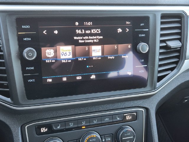 Used 2020 Volkswagen Atlas Cross Sport SE w/ Panoramic Sunroof Package FWD image 17