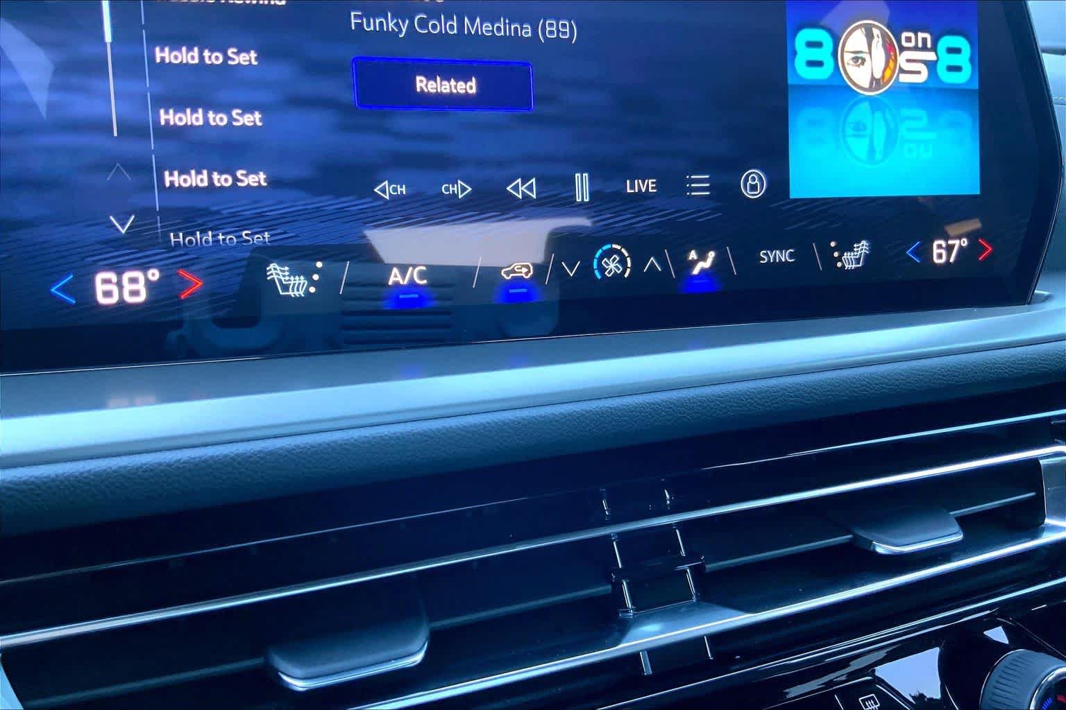 Used 2025 Chevrolet Traverse LT FWD image 35