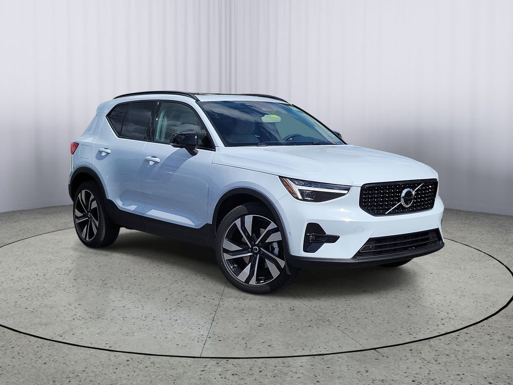 New 2026 Volvo XC40 B5 Ultra
