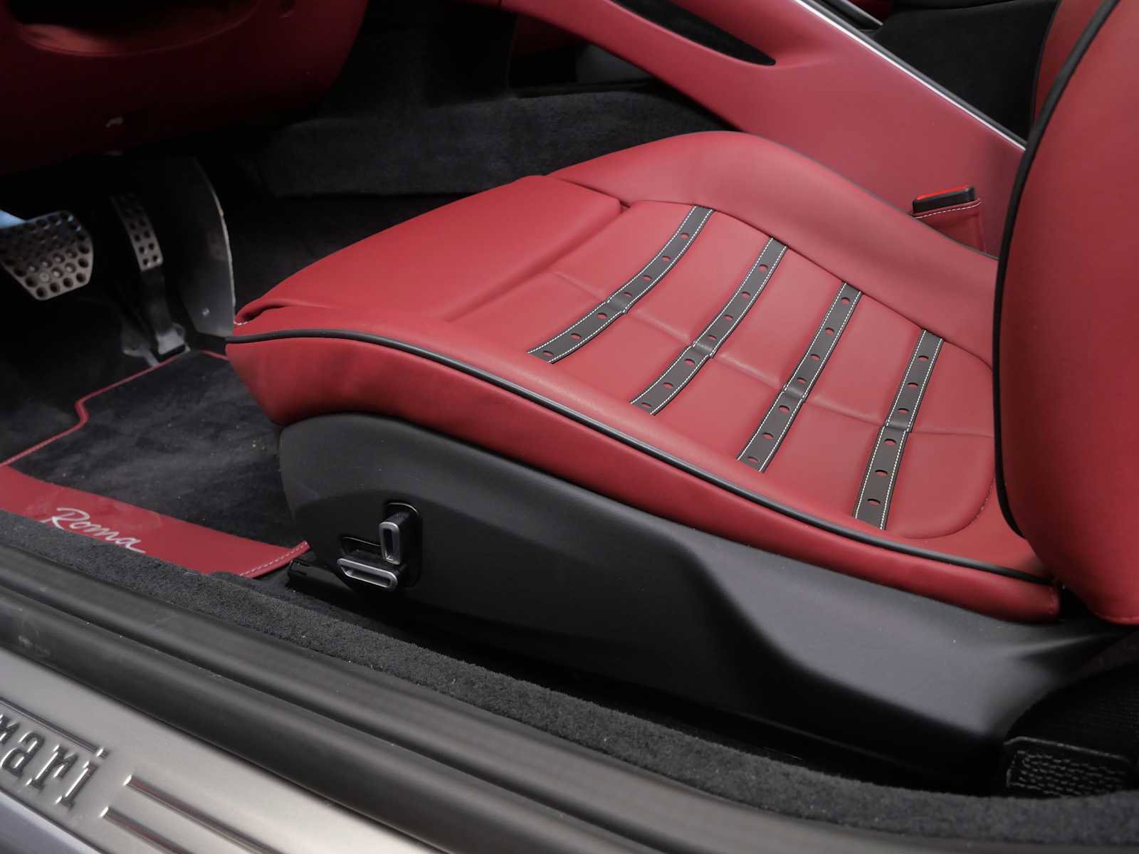 Certified 2025 Ferrari Roma Spider image 22