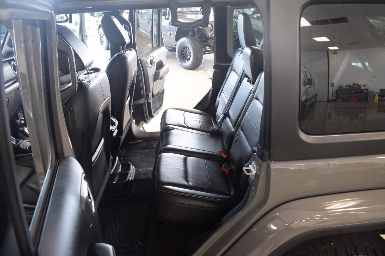 Used 2018 Jeep Wrangler Unlimited Sahara AWD/4WD image 34