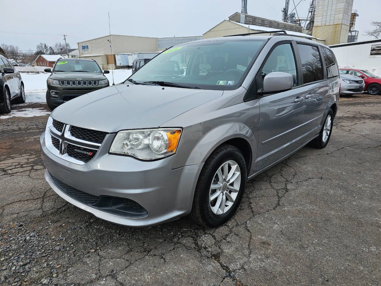 Used 2016 Dodge Grand Caravan SXT image 3