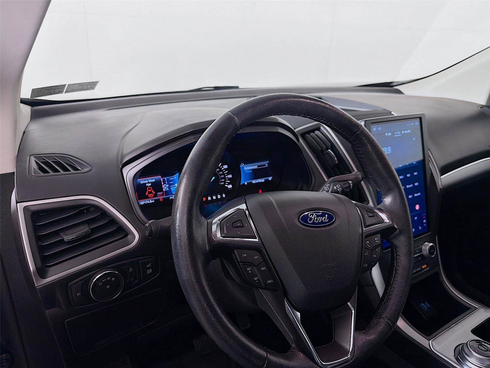 Used 2022 Ford Edge SEL w/ Convenience Package image 9