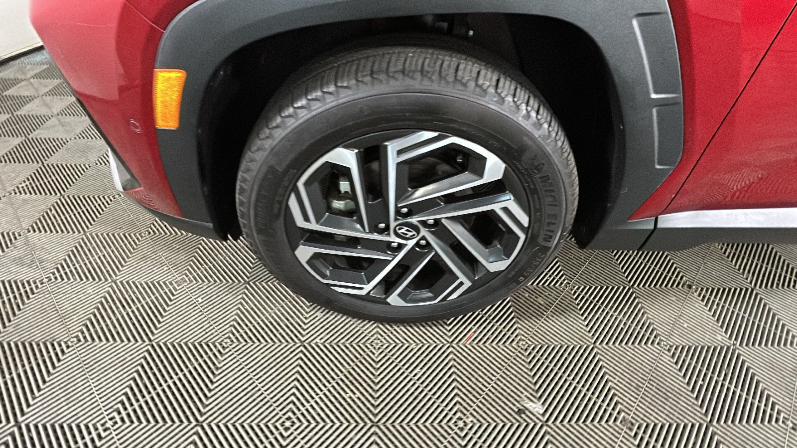 Used 2025 Hyundai Tucson Limited AWD/4WD image 11