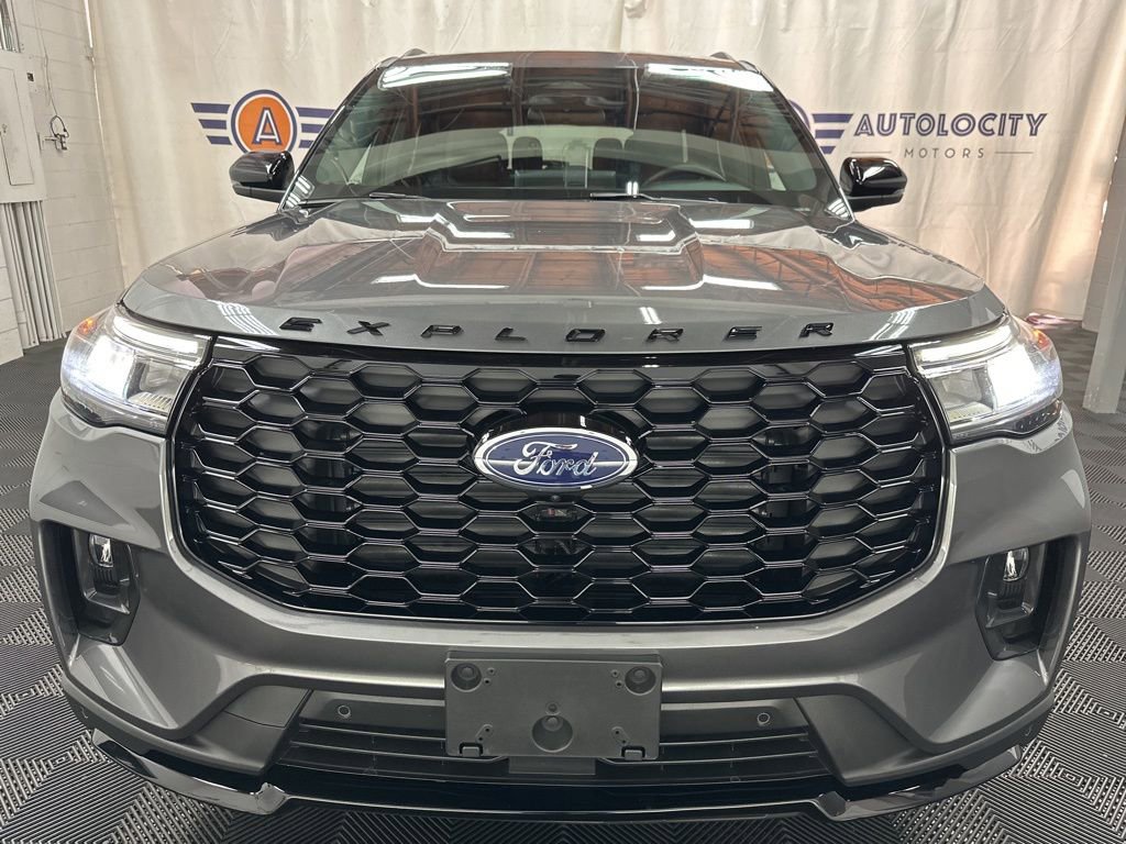 Used 2025 Ford Explorer ST-Line AWD/4WD image 4