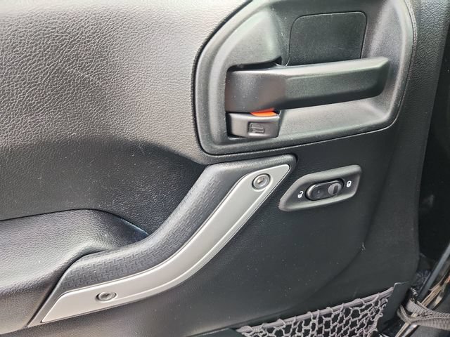 Used 2018 Jeep Wrangler Unlimited Sahara AWD/4WD image 33