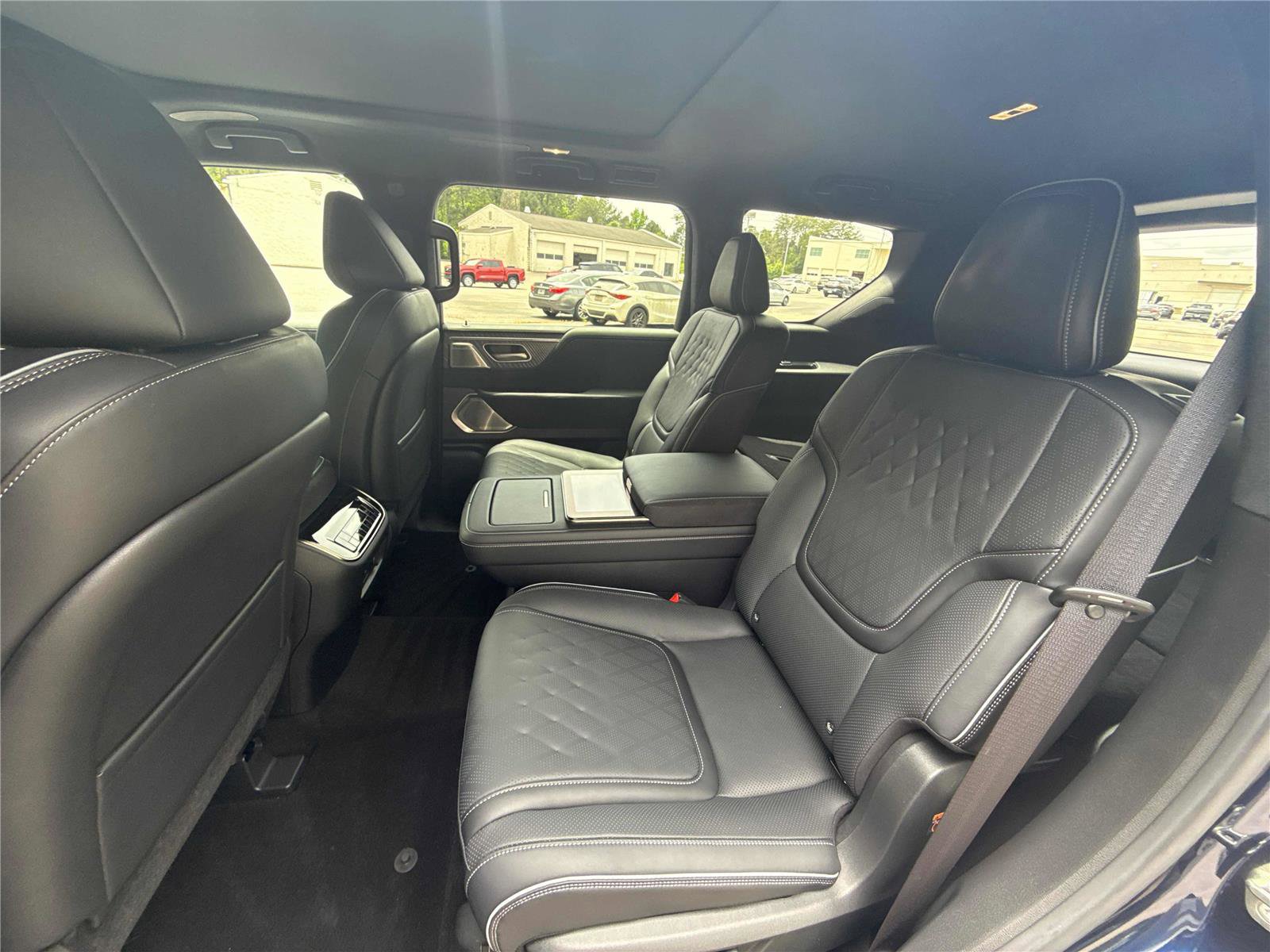 Used 2025 INFINITI QX80 Autograph AWD/4WD image 12