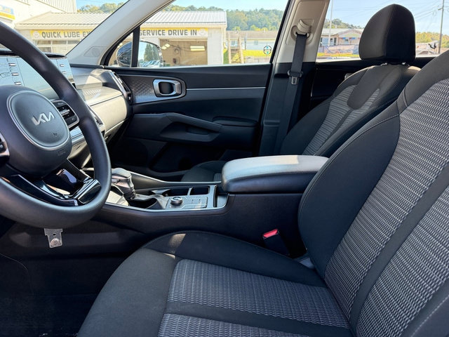 Used 2023 Kia Sorento LX AWD/4WD image 13