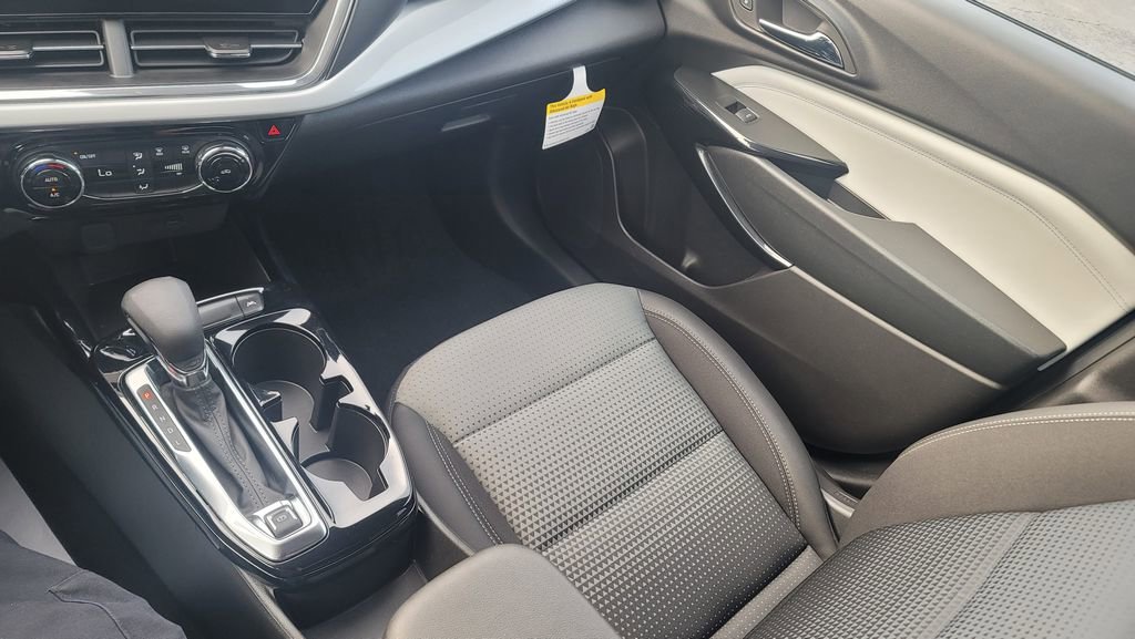 Used 2026 Chevrolet Trax LT FWD image 23