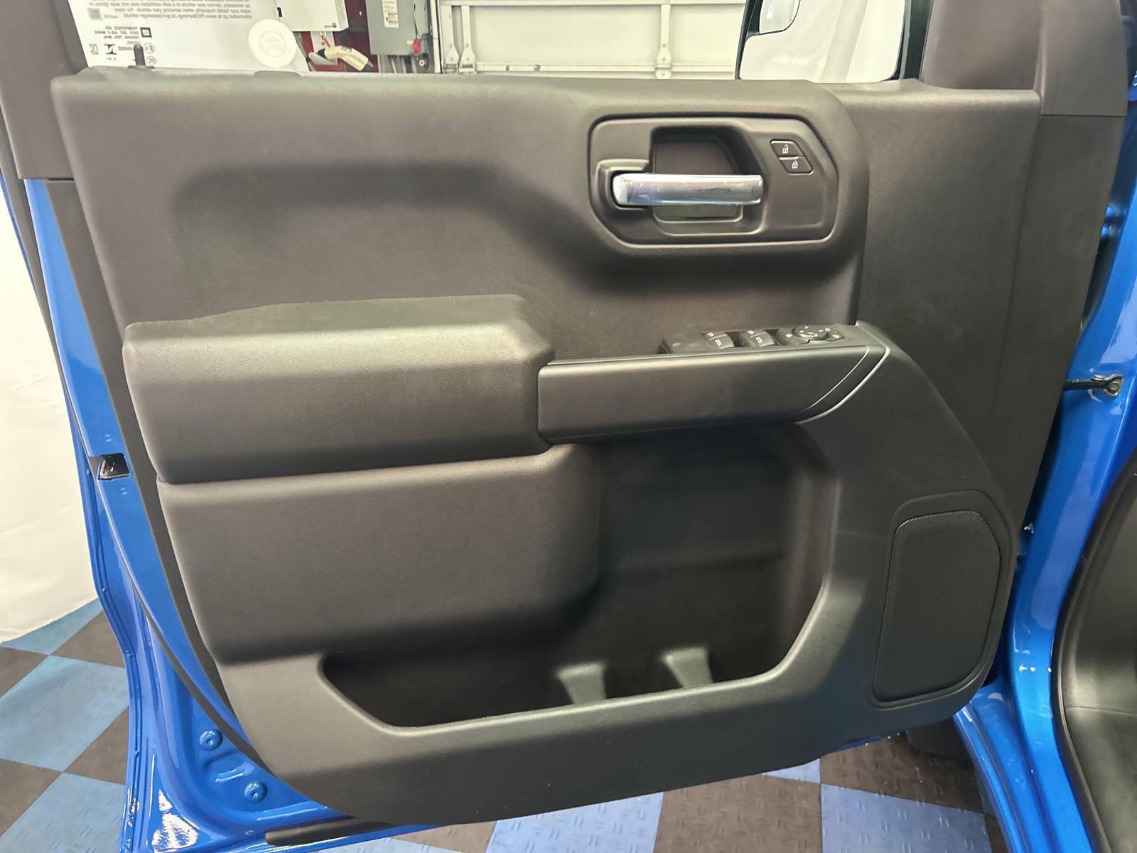 New 2025 Chevrolet Silverado 1500 Custom image 9