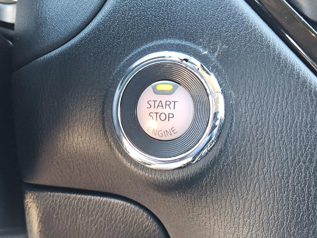 Used 2020 Nissan Pathfinder SV image 15