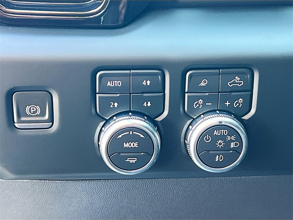 Used 2024 GMC Sierra 1500 AT4X image 10