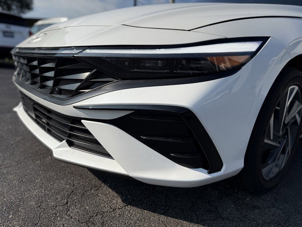 New 2025 Hyundai Elantra Limited image 29