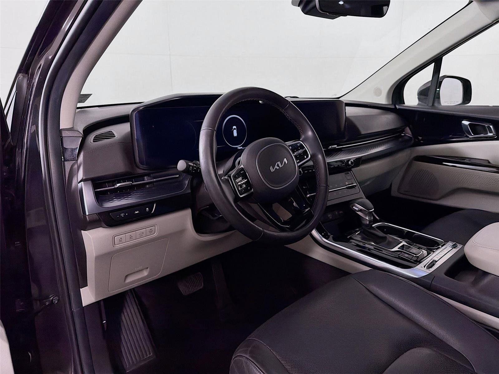 Used 2023 Kia Carnival SX Prestige image 9