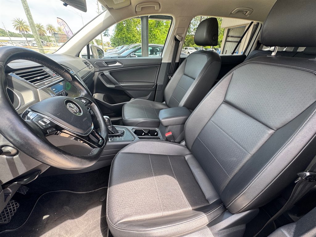 Used 2018 Volkswagen Tiguan SE FWD image 11